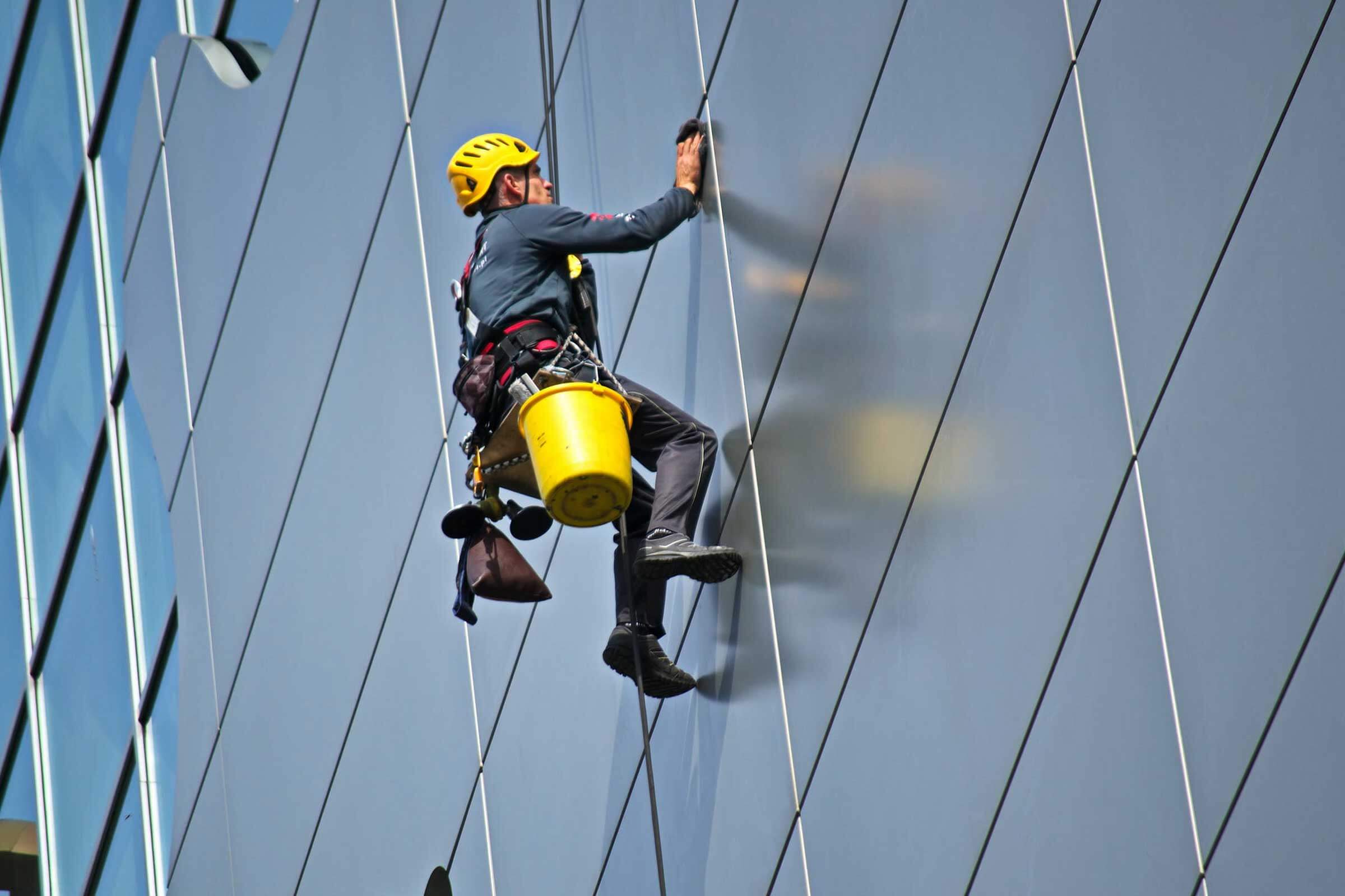 Facade cleaning clearance